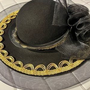 Black and gold wool hat.
